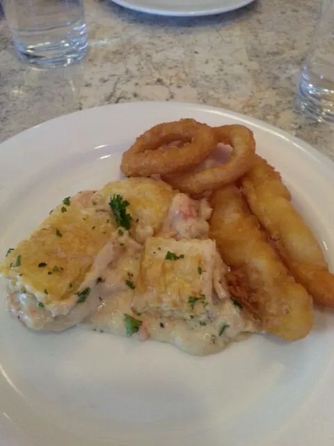 Snapdishの料理写真:Seafood pie and Calamari Rings/Prawn fritters|Mrs BNazさん