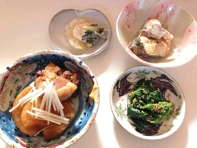 豚バラと大根の煮物 ほうれん草の胡麻和え 鱈の煮付け 沢庵の粕煮|Mihiiyoさん