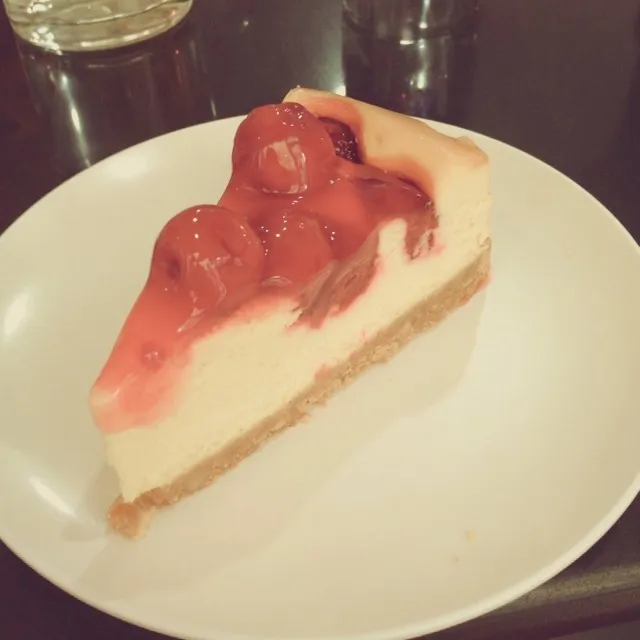 Cherry cheesecake💁🍰|EARNS❁さん