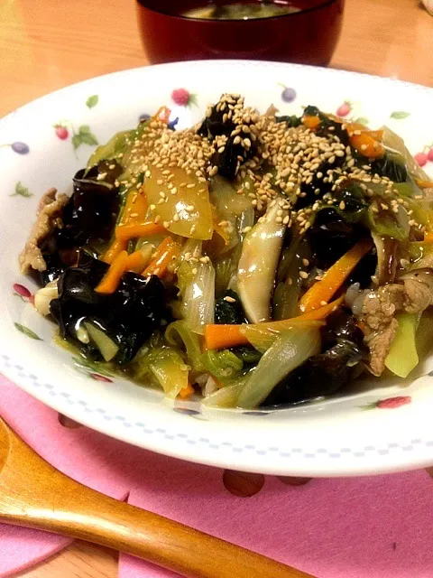 塩麹と黒キクラゲの中華丼☆下には雑穀米、有機栽培無農薬玉ねぎのみそ汁|machikoさん