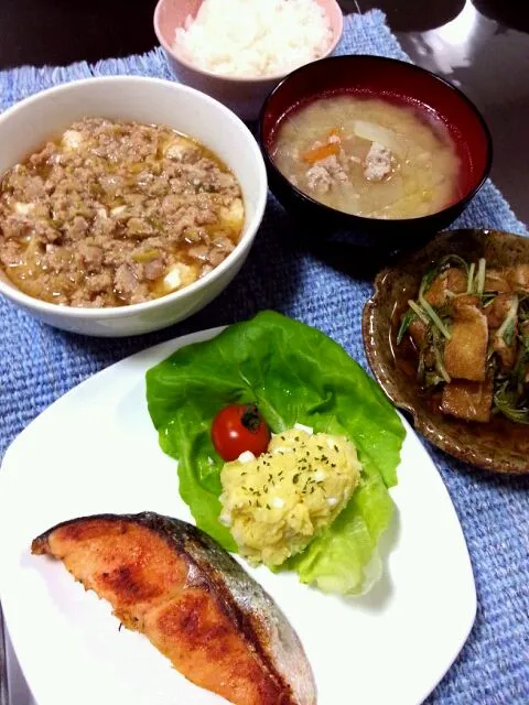 鮭の塩焼き 肉豆腐 水菜の煮浸し 豚汁|野崎恵理さん