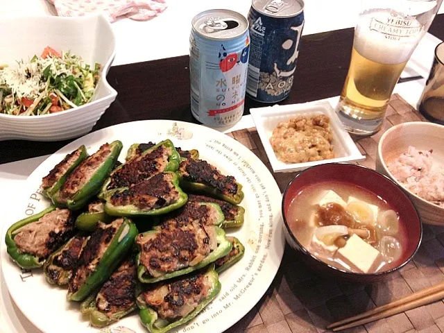 Snapdishの料理写真:今夜はピーマン肉詰め、アボカドとトマトのデリ風サラダ、雑穀ご飯味噌汁納豆、、、、水曜日のネコとインドの青鬼と一緒に|gintanさん