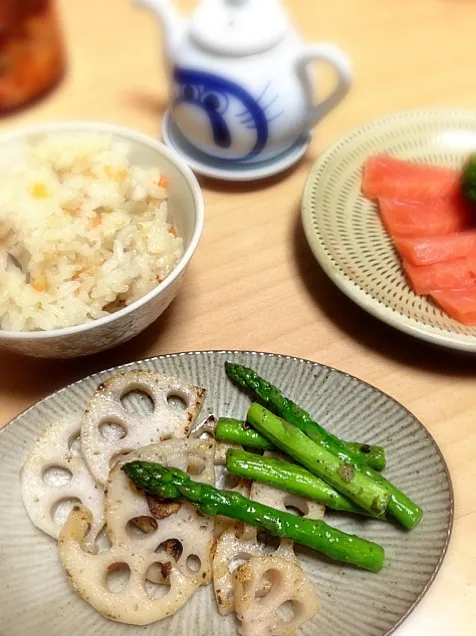 炊き込みご飯、蓮根とアスパラのペペロンチーノ…な粗食。|Rinさん