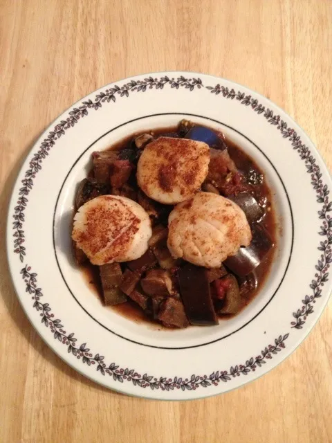 Snapdishの料理写真:Herbed Scallops over Eggplant Ratatouille|http://melissasmenu.wordpress.com/さん