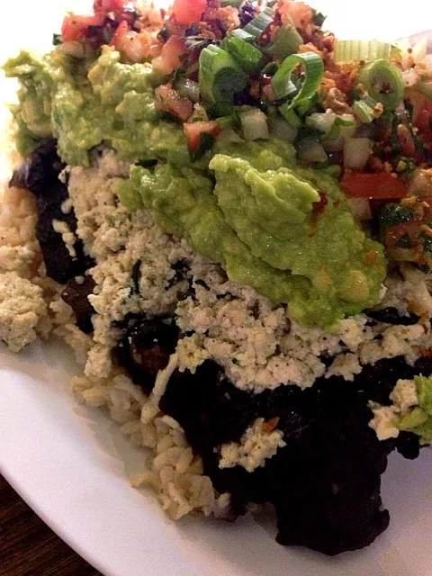 Brown  rice, black beans, tofu, salsa, vegan cheese, avocado-lime mash and portobello mushrooms|georgianaさん