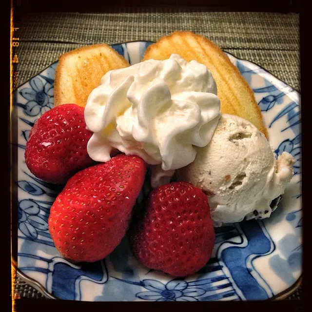 Strawberries & ice cream|Bert Kimuraさん