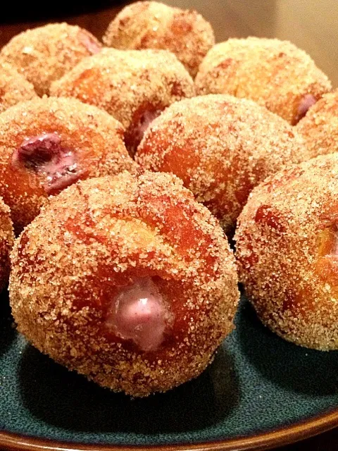 Honey Butter Doughnut Holes rolled in Cinnamon Sugar with Blueberry Cream Filling|Elizabethさん