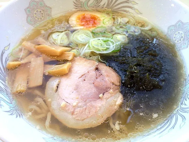 今日の社食は利尻昆布ラーメン。540円。これ深夜放送で紹介されてたみたい。|ルーア・ブランカさん