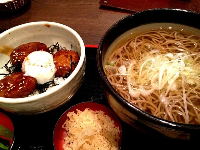 みつせ鶏のつくね丼定食|イカレタ宇宙人さん