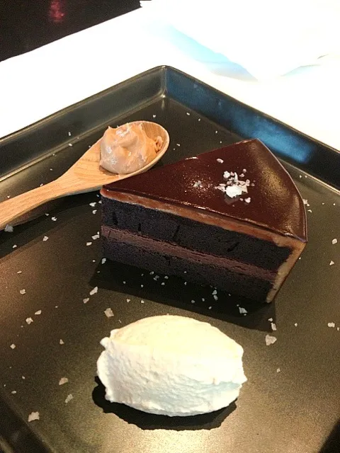 salted caramel chocolate cake|Yvonne C.さん