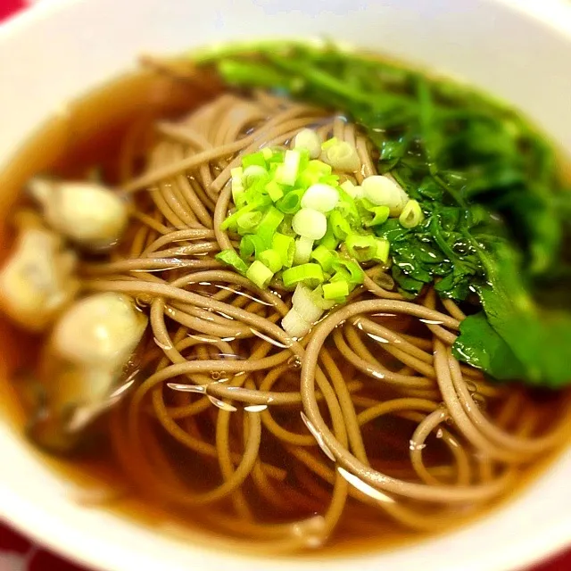 Soba noodle soup with oysters|vonlohさん