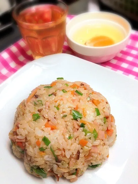 昼ごはんは、焼き飯作った。卵は、生で食べたかった|ハルさん