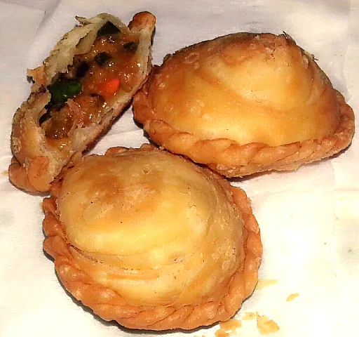 pastel ayam (chicken pastry)|feryさん