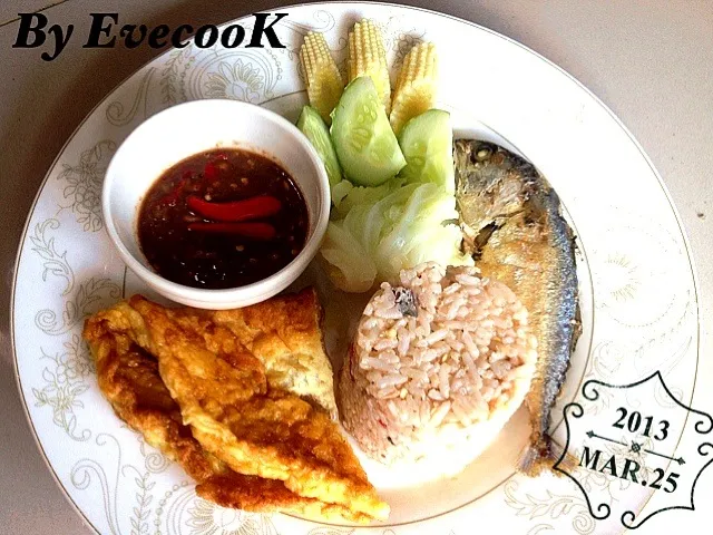 ข้าวตลุกน้ำพริกปลาทู ไข่เจียว สนมั๊ยๆ 😋|ชอบทำอาหารเป็นชีวิตจิตใจค๊า... 🍳😍さん