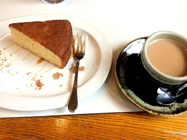 バナナパウンドケーキとカフェオレ|ネモcafeさん