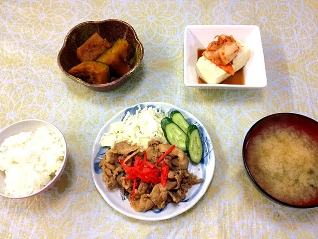 豚肉生姜焼き、キムチ豆腐、南瓜の煮物、あさりの味噌汁、ごはん|ゆりさん