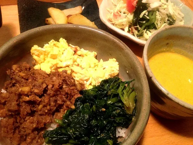 Snapdishの料理写真:豆豆三色丼♪|mioさん