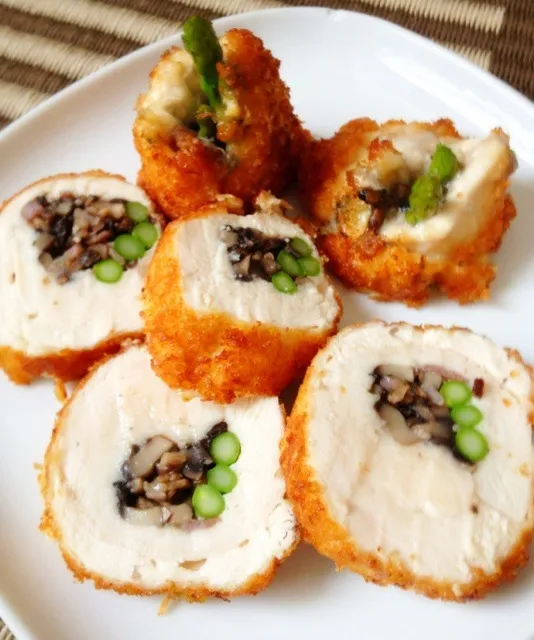 Snapdishの料理写真:Mushroom & Asparagus Chicken Roll|12Dragonさん