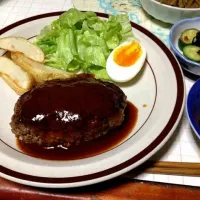 Snapdishの料理写真:ハンバーグ、かぼちゃの煮物、梅きゅうり|ミサさん