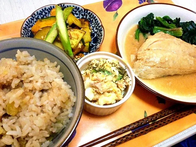 さいまつもご飯と根菜ナッツの炒め物とツナたまごの和物と鯖の味噌煮|わきさん