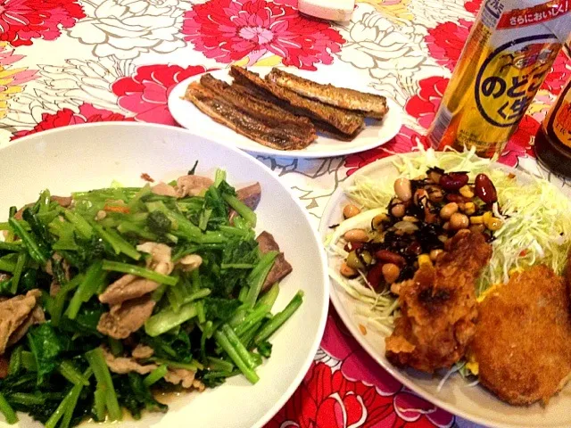 豚ハツと蕪葉の胡麻油炒め。タマゴサラダコロッケ。ひじきサラダ。秋刀魚のピリ辛焼き。|naoさん