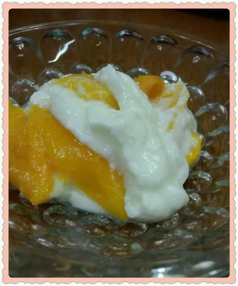 Snapdishの料理写真:Mango yoghurt|Rogerinaさん