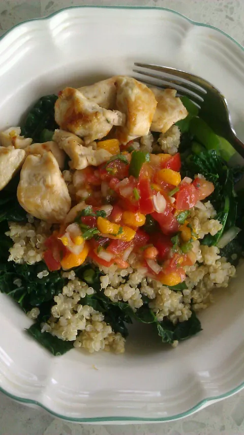 quinoa kale salad with chipotle marinated chicken and mango salsa|staphanyさん