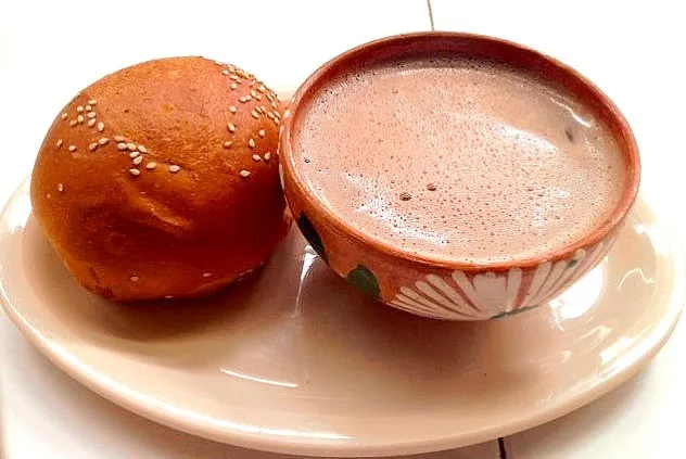 Chocolate caliente con pan de muerto!|Edgar Rodriguezさん