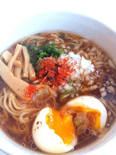 半熟とろとろたまごの醤油ラーメン柚子胡椒のせ|あみん´ω`)ﾉさん