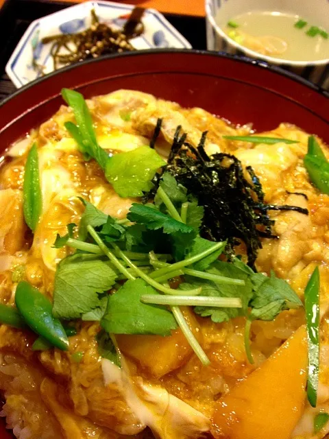 伊達鶏と筍の親子丼 / Bowl of rice topped with chiken and eggs cooked together|鰻大好き❤さん