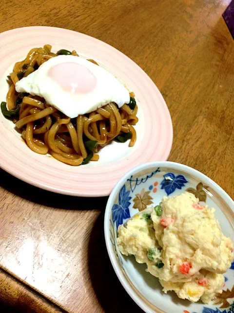 Snapdishの料理写真:焼うどんとポテトサラダ|かおりさん