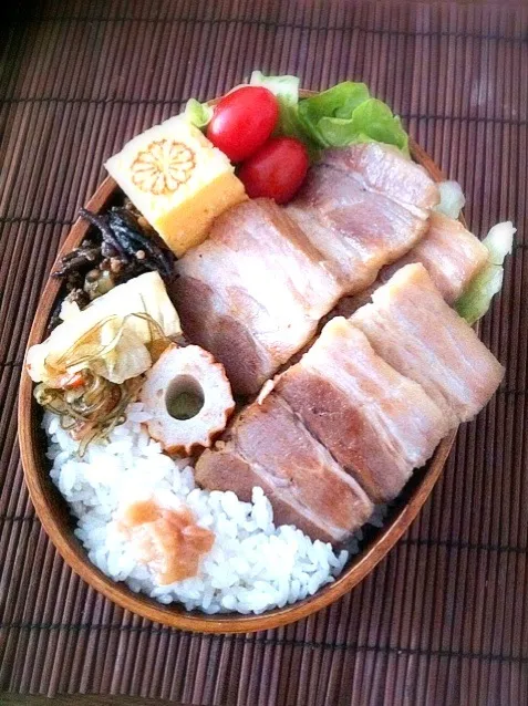 Snapdishの料理写真:炙り塩豚&自家製梅干し弁当|吉さん