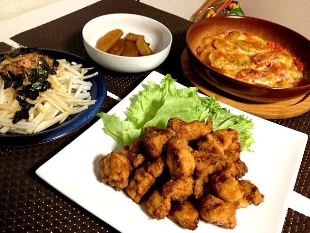 Snapdishの料理写真:唐揚げ＆ポテトとトマトのチーズ焼き＆大根煮＆大根サラダ♡|kyoさん