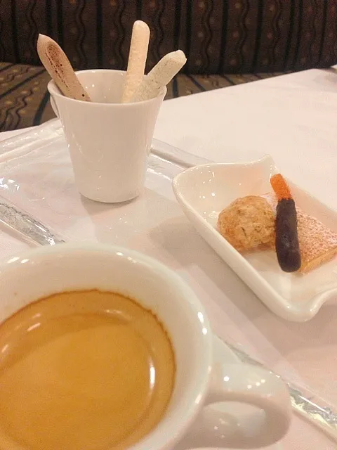 Snapdishの料理写真:Infusion et Mignardises|よ〜んさん