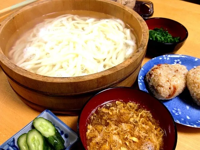 主人と私の晩御飯  たらいうどんと発芽玄米おにぎり|シンリーさん