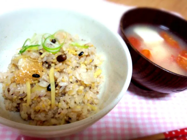 ♡健康ごはん♡雑穀米と生姜の炊き込み＆トマト豆腐の塩麹スープ|みゆきさん