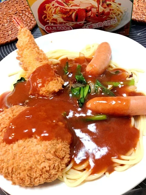 Snapdishの料理写真:ヨコイのソースでピカタ（茶屋のエビフライとヒレカツ使用）|ponnaoさん