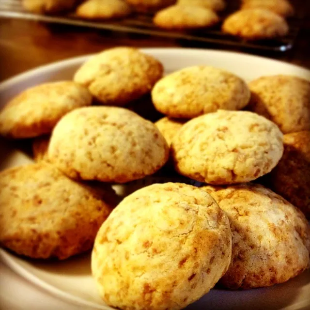 Almond Cookies. No Butter.  I used.flour,  Sugar beet, honey, salt, Olive oil, baking powder and strained Almond lees|Layさん