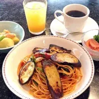 Snapdishの料理写真:今日の賄い、、ベーコンとナスのパスタ|城ヶ岳360°さん