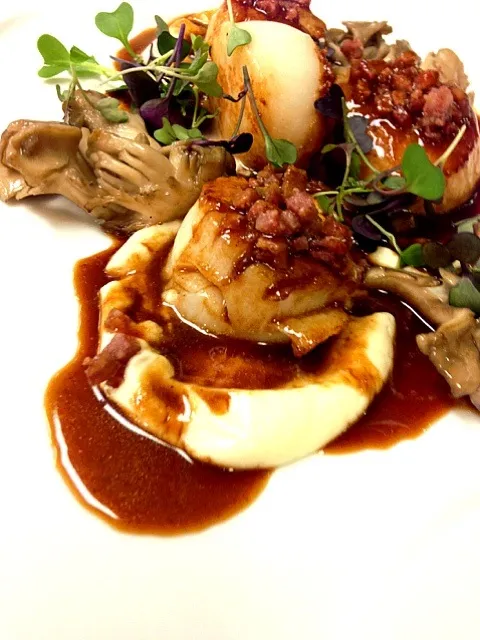 Sea scallops,cauliflower pure,cotechino sausage,han of The wood mushrooms|julianさん