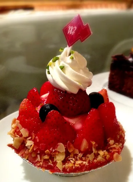 Strawberry crown tart @ 溫德|Larry Chuさん