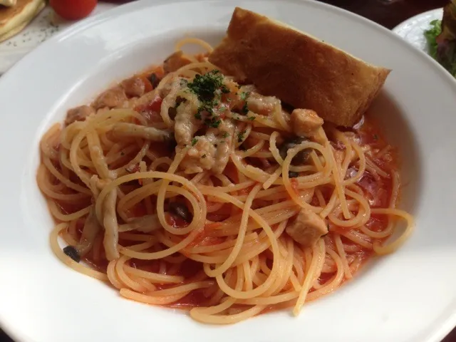 豚肉と鶏肉しめじラグーソースパスタ|ゆきさん