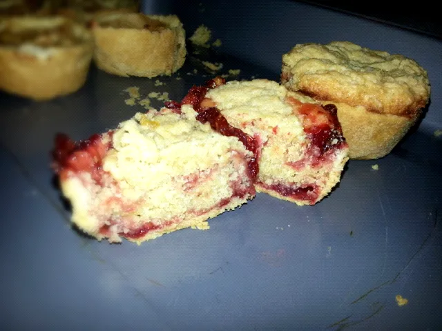 frangipane of quinua and kiwicha with red fruits jelly pie|Daniel Olléさん