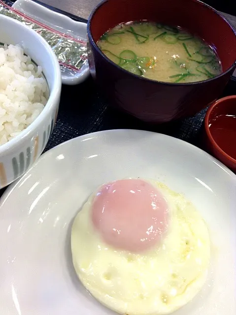 朝食は、目玉焼き朝定食。|Takashi H.さん