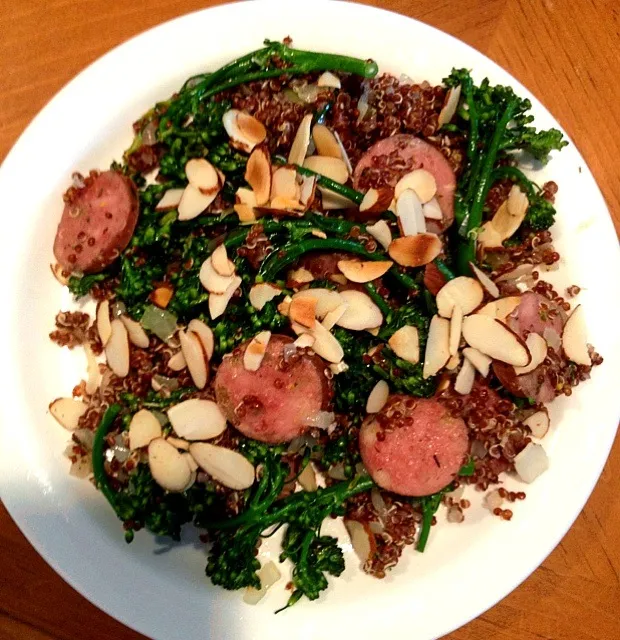 Chicken apple sausage with red quinoa & broccolini|lori stewartさん