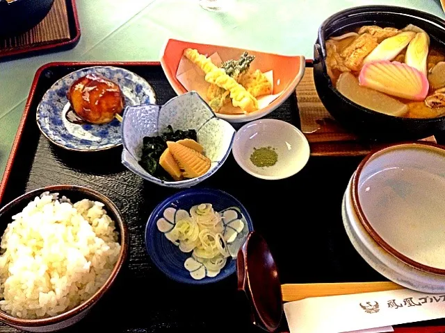 ゴルフランチ(*´∀`*).+。上州名物ほうとうランチ…左上に見えますのが〜、かの有名な焼き饅頭でございまーす！|おりぃさん