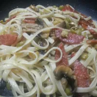 Snapdishの料理写真:Flat Noodles with Spanish Chorizo, Mushrooms and Olives|Victorio G.さん