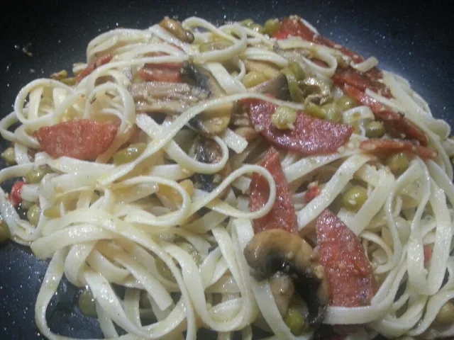 Flat Noodles with Spanish Chorizo, Mushrooms and Olives|Victorio G.さん