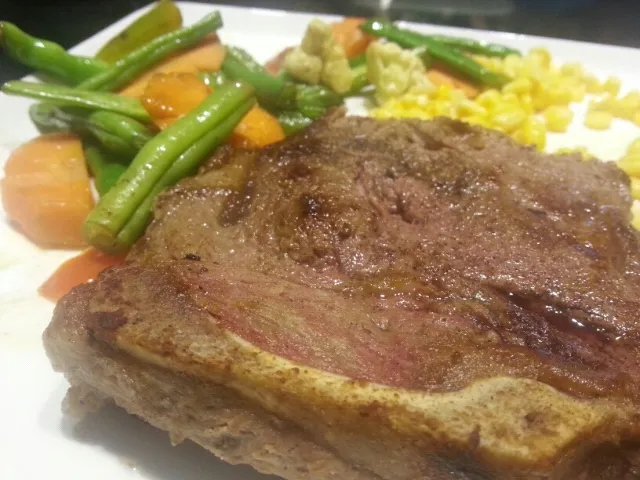 T-Bone Steak with Buttered Veggies|Victorio G.さん