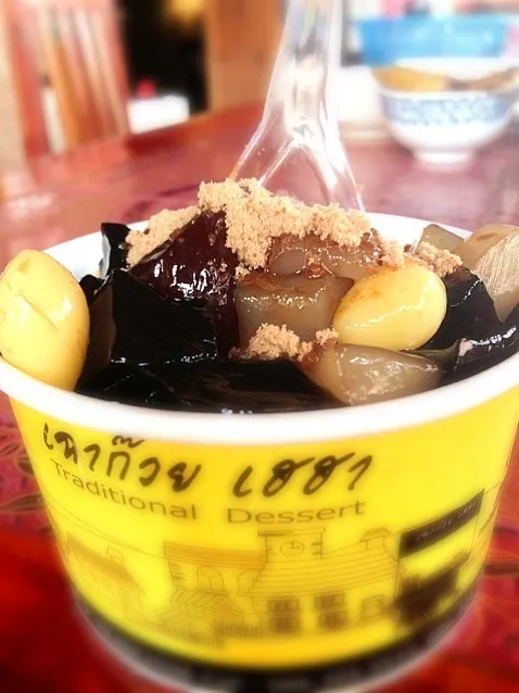 เฉาก๊วย ทรงเครื่อง Black jelly with brown sugar.|Pakinaiさん